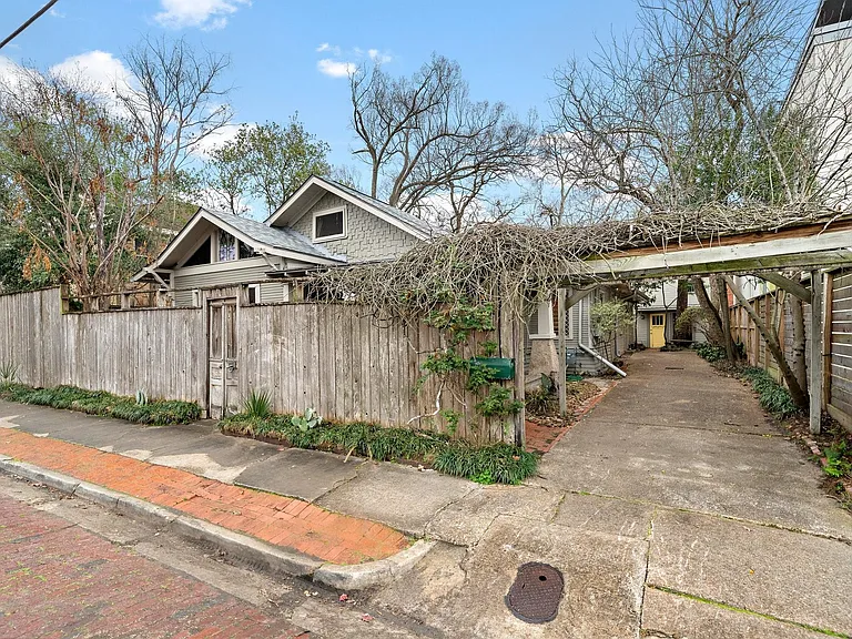 1517 Indiana St — Photo 2