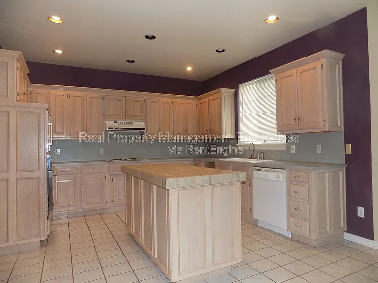 10018 Birkenhead Ct — Photo 7