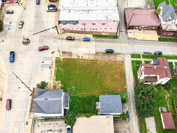 5th image of 462 W Main St