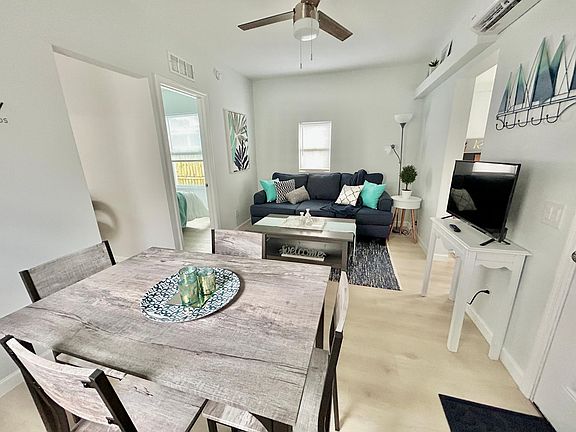 4th image of 1615 28th Ave N #1