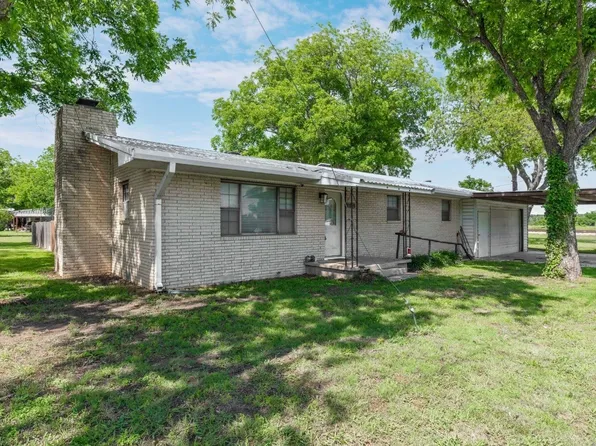 302 S Broadway St, Blanket, TX 76432