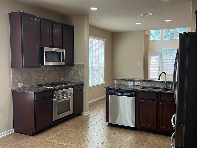 1214 Glenwood Canyon Ln — Photo 10