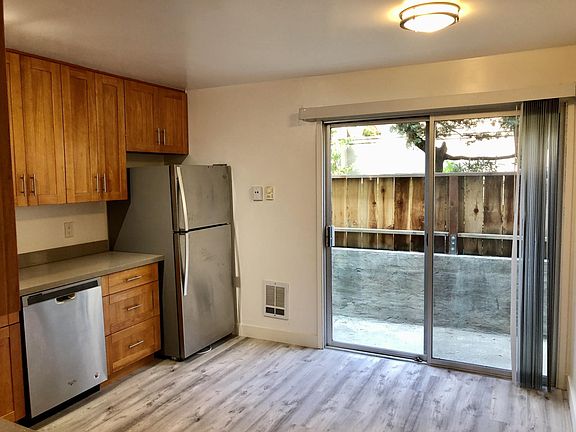5th image of 458 Lincoln Cir APT 2