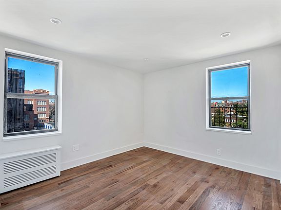 5th image of 3755 77th St APT 5C