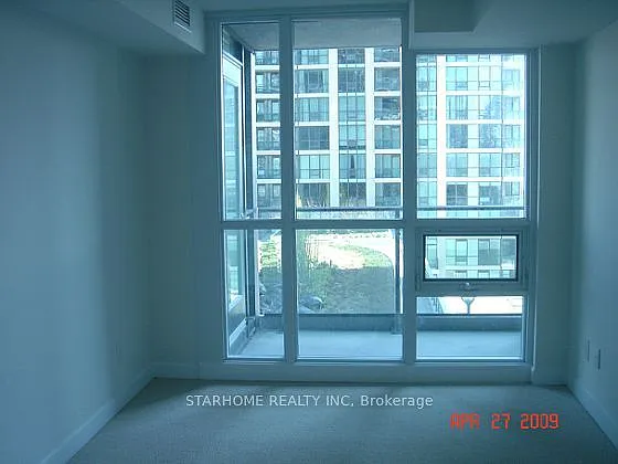 18 Harbour St #706 — Photo 2