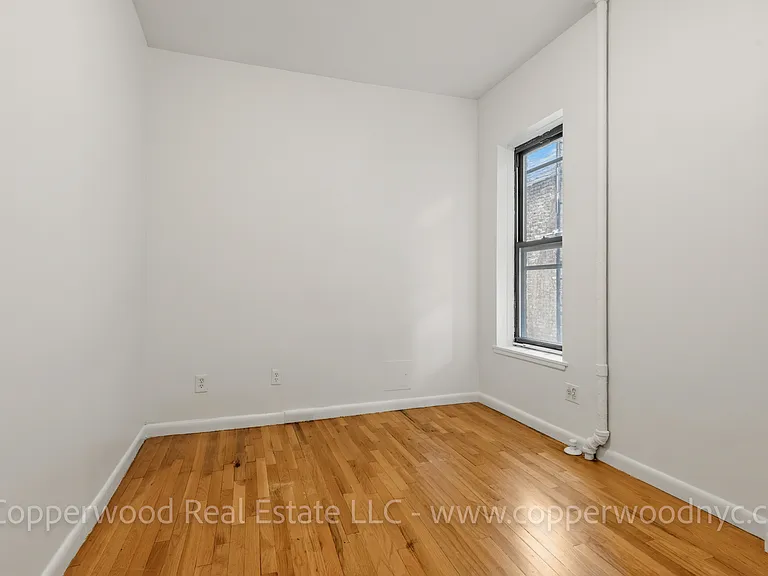 402 E 78th St #15 — Photo 4