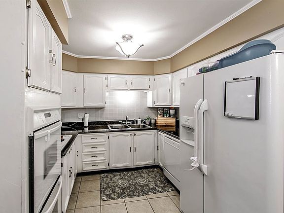 4th image of 415 Paris Ln