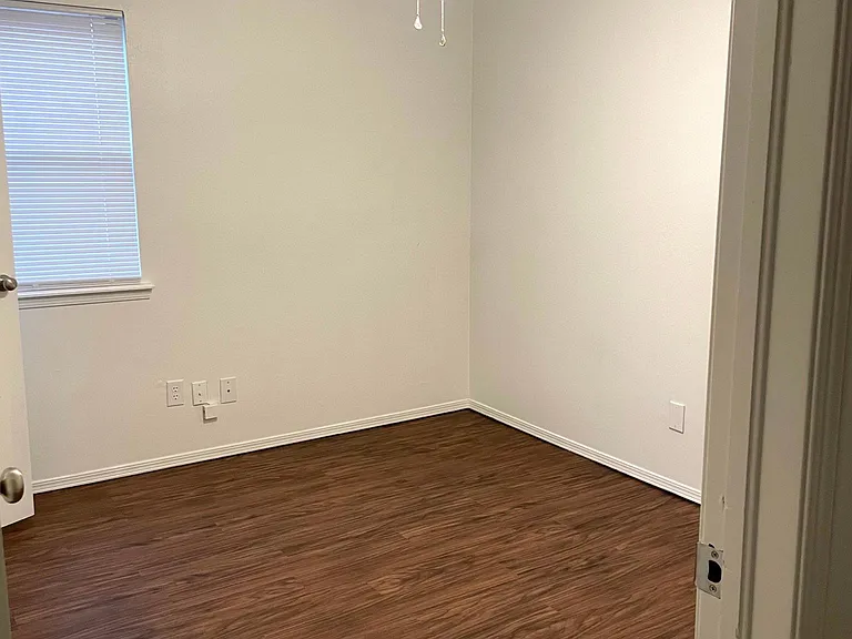 239 Ashley Dr — Photo 6