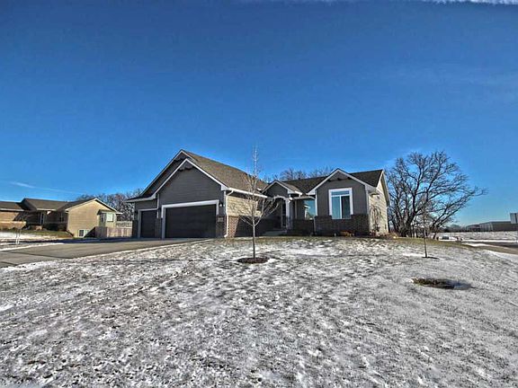 3rd image of 810 S Hedgewood Cir