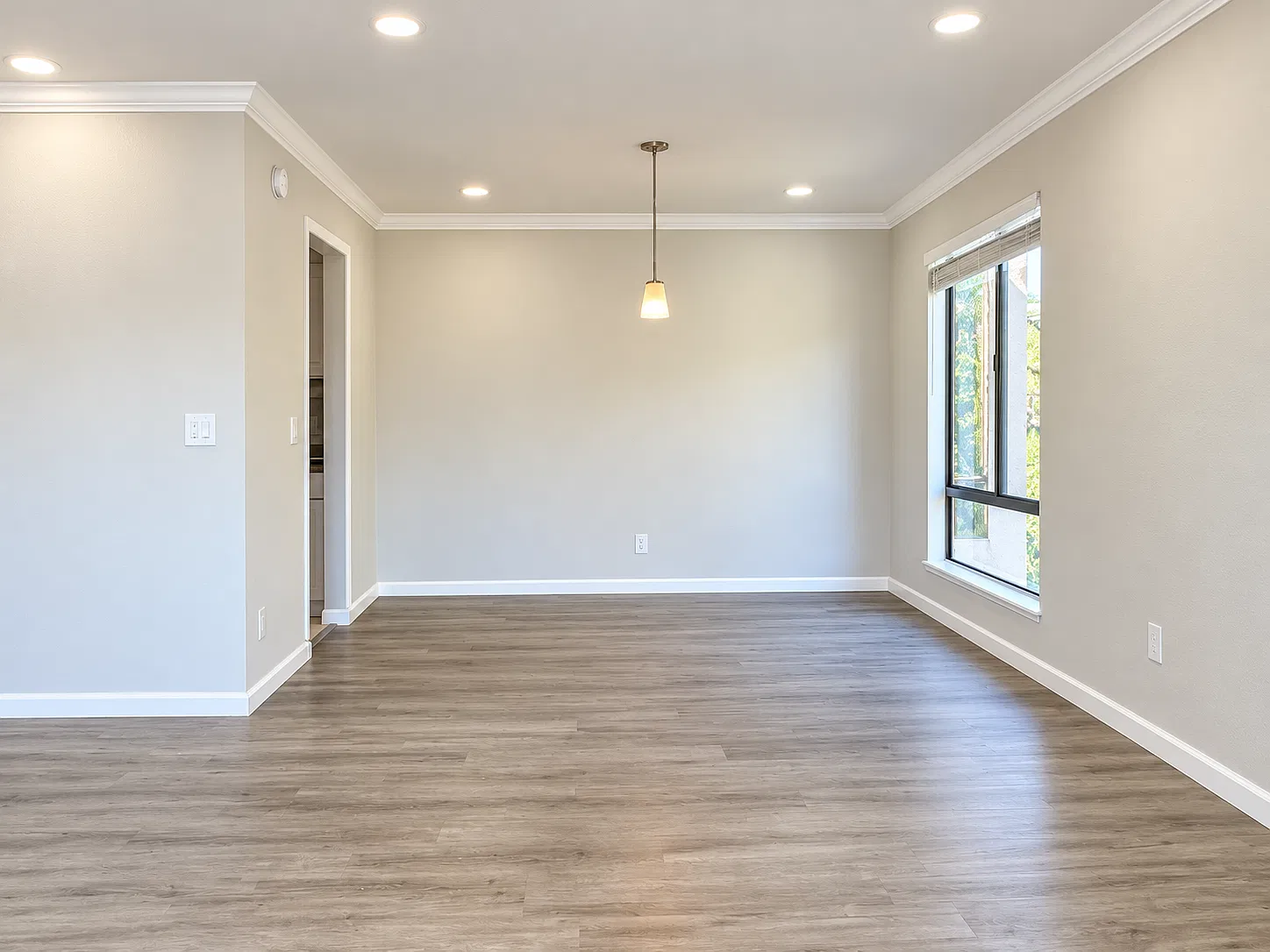 2 bed, 1128 sqft, $2,949 — Photo 3