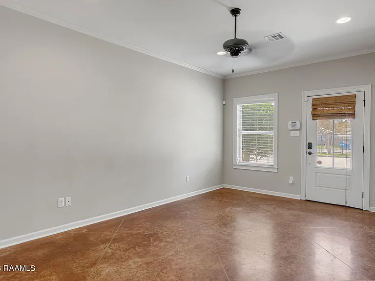 203 Ella St — Photo 4