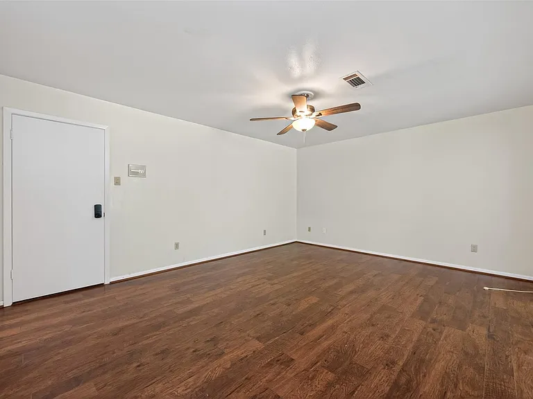 1701 Mistletoe Ln — Photo 21