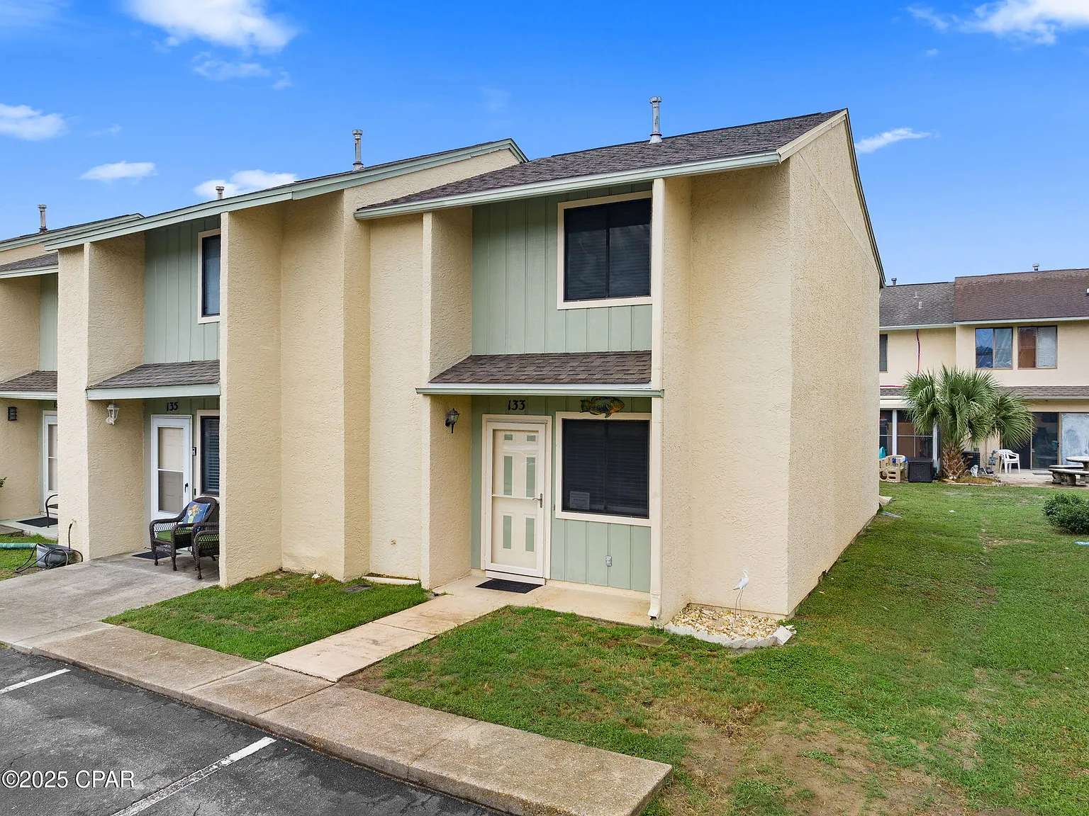2 bed, 1.5 bath, 972 sqft, $2,300 — Photo 2
