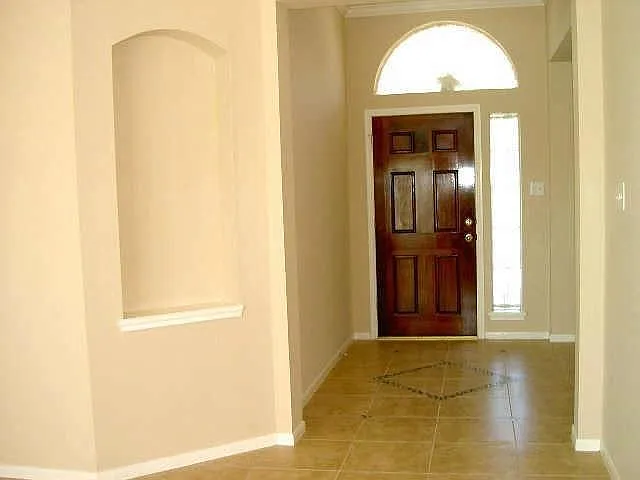 4 bed, 2.0 bath, 2095 sqft, $2,200 — Photo 2
