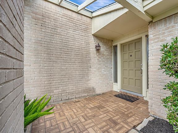 4th image of 16019 Stonehaven Dr