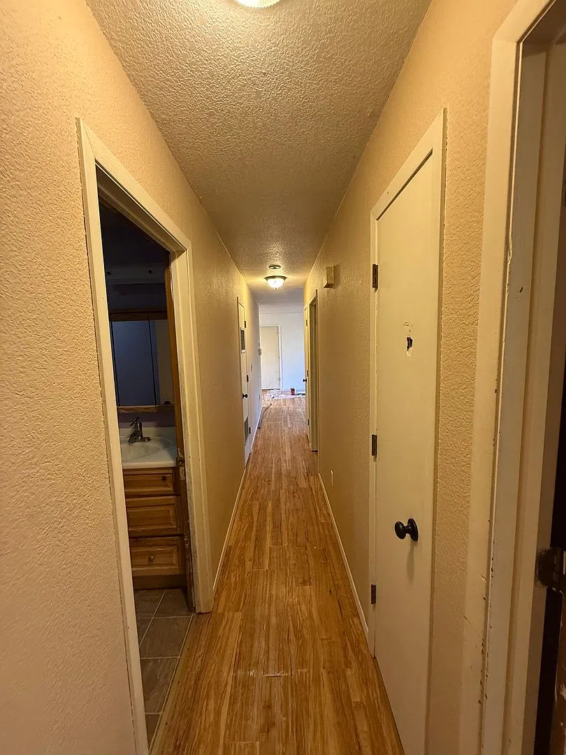 3 Bed, 1 Bathroom With Garage And Year, Pets Welcome! — Photo 4