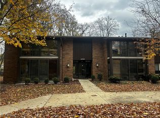 22958 Maple Ridge Rd APT 101, North Olmsted, OH 44070