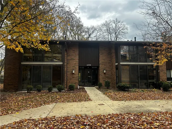 22958 Maple Ridge Rd APT 101, North Olmsted, OH 44070
