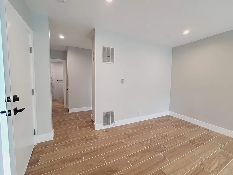 1776 S Rimpau Blvd — Photo 4