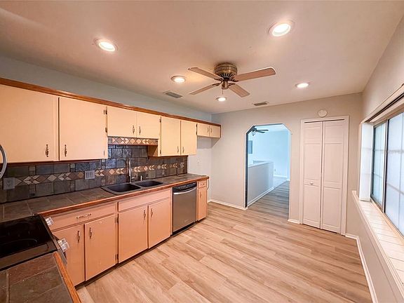 3rd image of 466 LELAND DRIVE