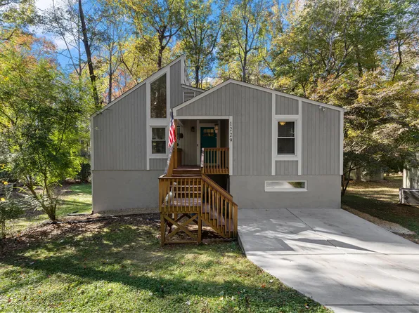 1229 Selwyn Ln, Cary, NC 27511