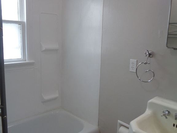 5th image of 2210 11th Ave N