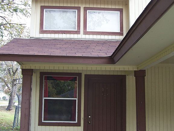 2nd image of 1028 Mission Dr