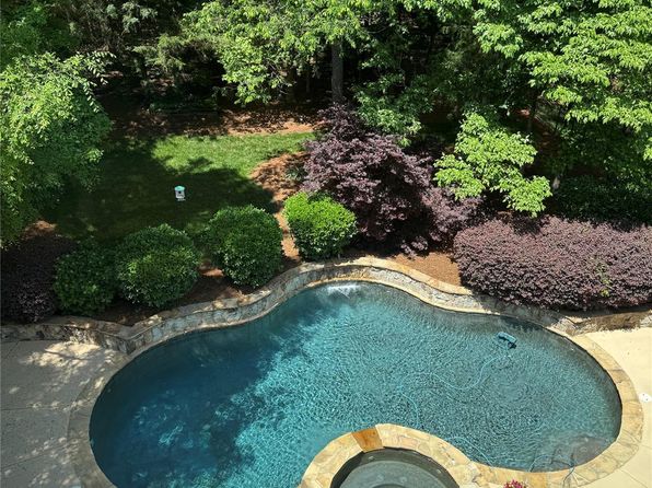 825 Hudson Pl, Davidson, NC 28036