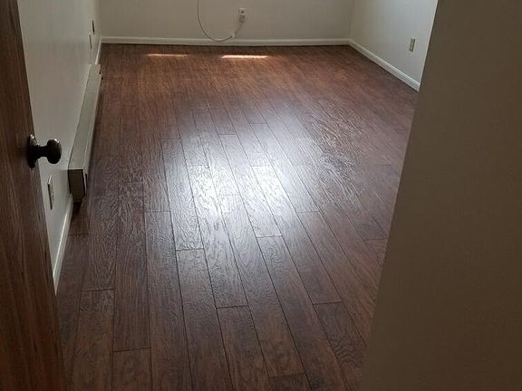 5th image of 109 W Washington St