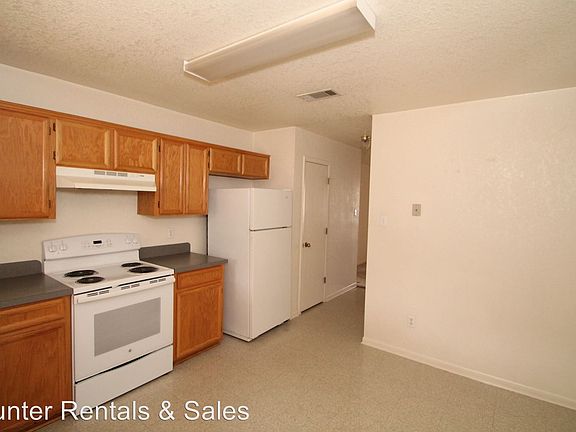 5th image of 919 Rosewood Dr APT B