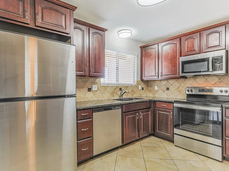 2203 E Dragoon Ave — Photo 7