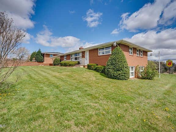 2nd image of 801 Mimosa Dr