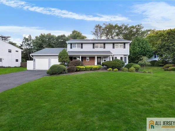 13 Colonial Dr, East Brunswick, NJ 08816