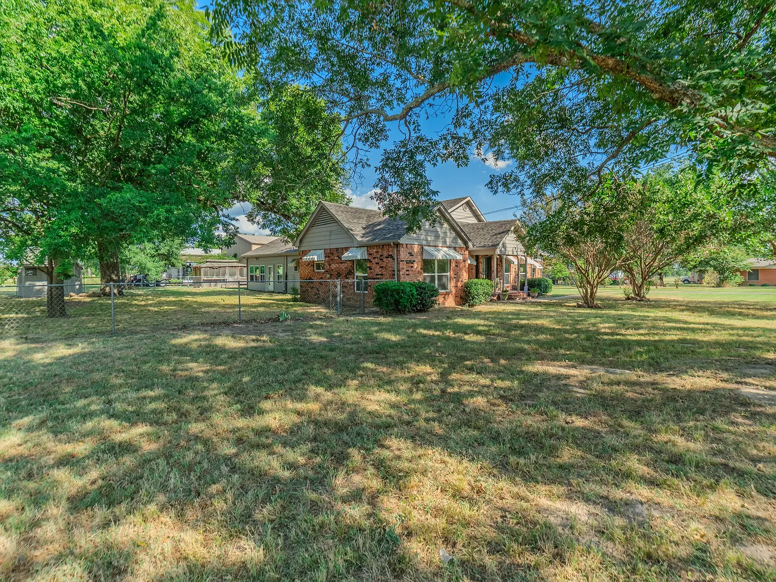 3 bed, 2177 sqft, $2,200 — Photo 3