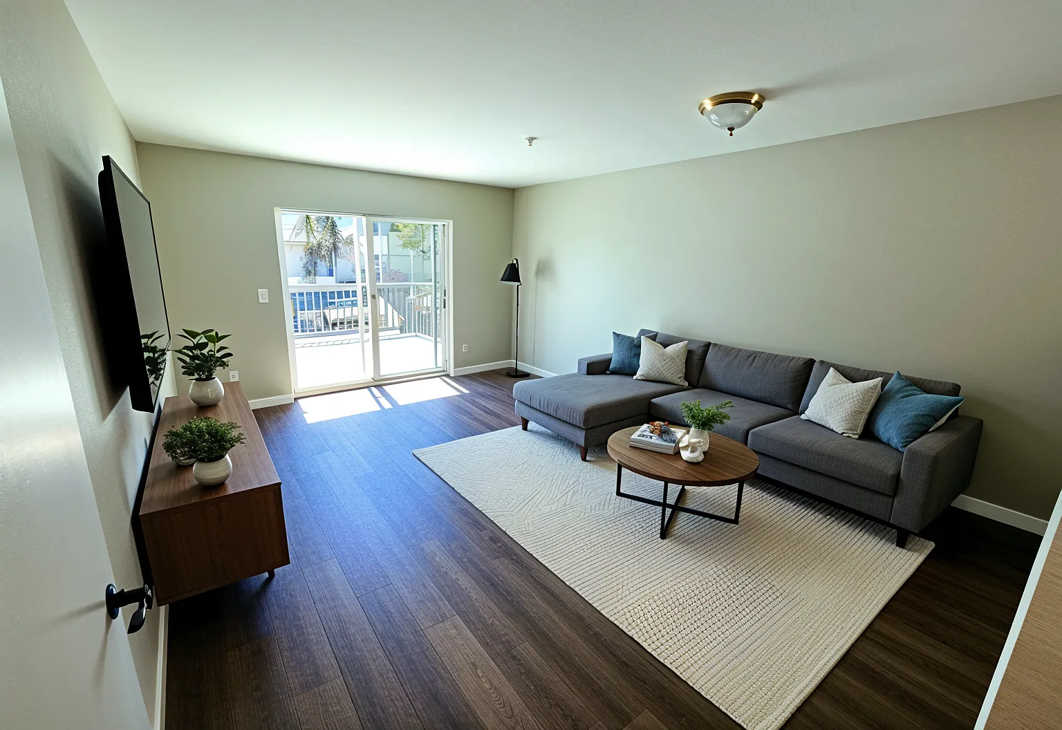 Raleigh Court — Photo 2