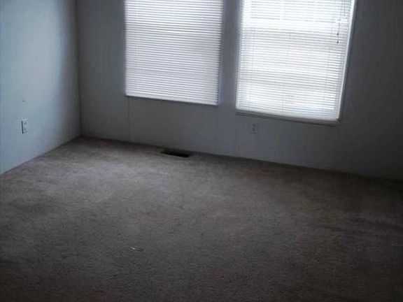 4th image of 142 Capewood Dr