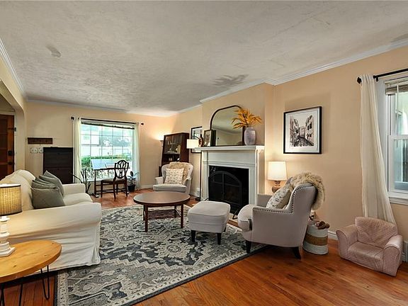 5th image of 427 E 80th St