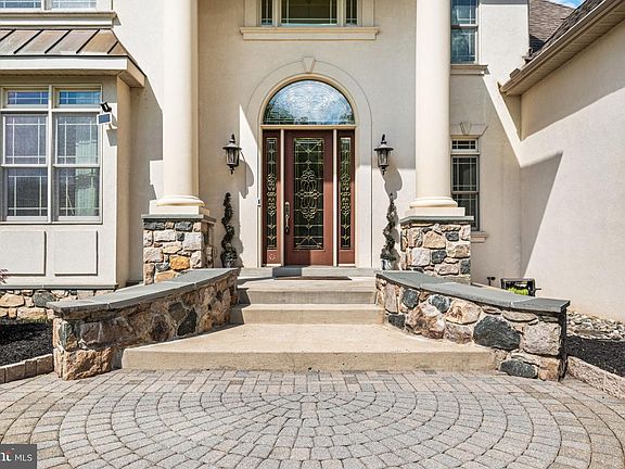 4th image of 211 Stonechase Dr
