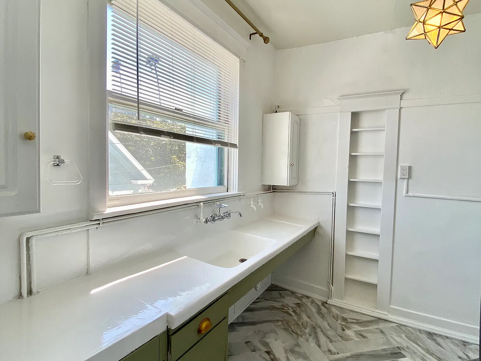 3700 S Pacific Ave — Photo 2
