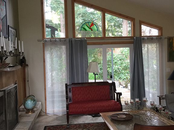 Windows 3 sides livingroom
