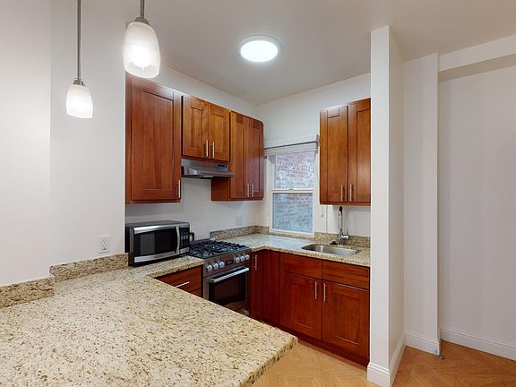 5th image of 1051 Post St APT 6