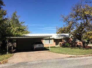 1102 W Edwards St, Olney, TX 76374
