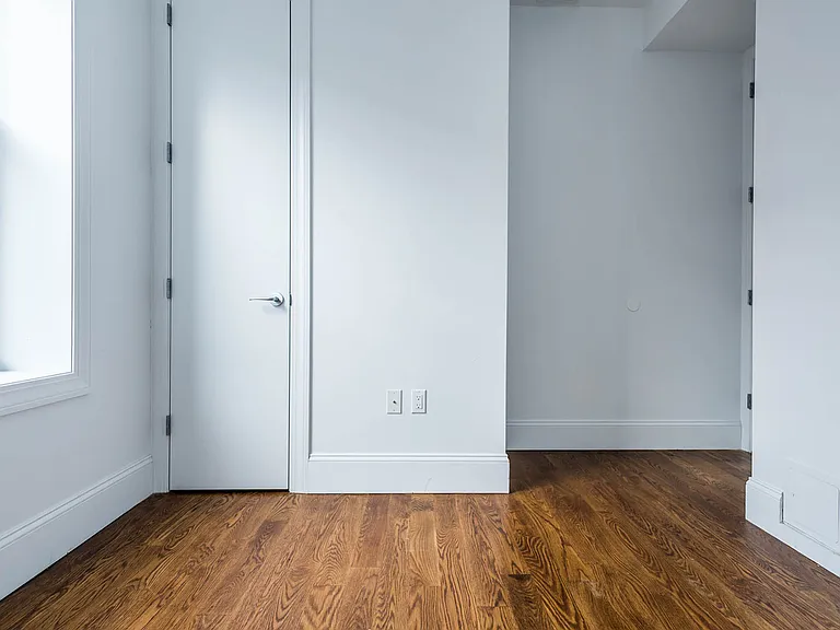 1635 Putnam Ave #3H — Photo 8