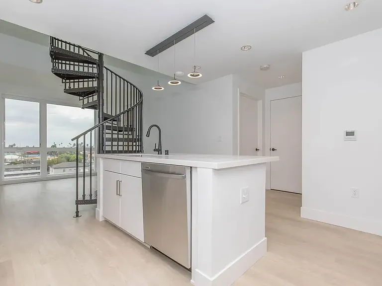 Begonia Place Luxury Apartments — Photo 108