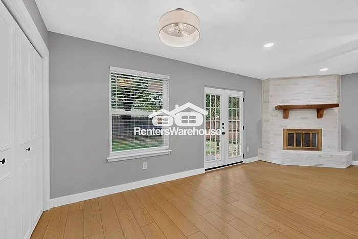 5306 Vincennes Ct — Photo 10