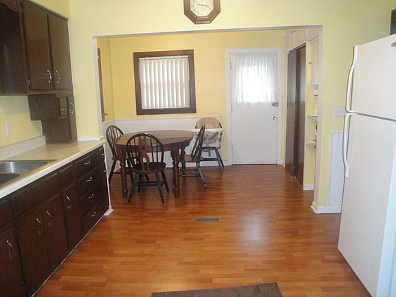 5th image of 8471 Warren St