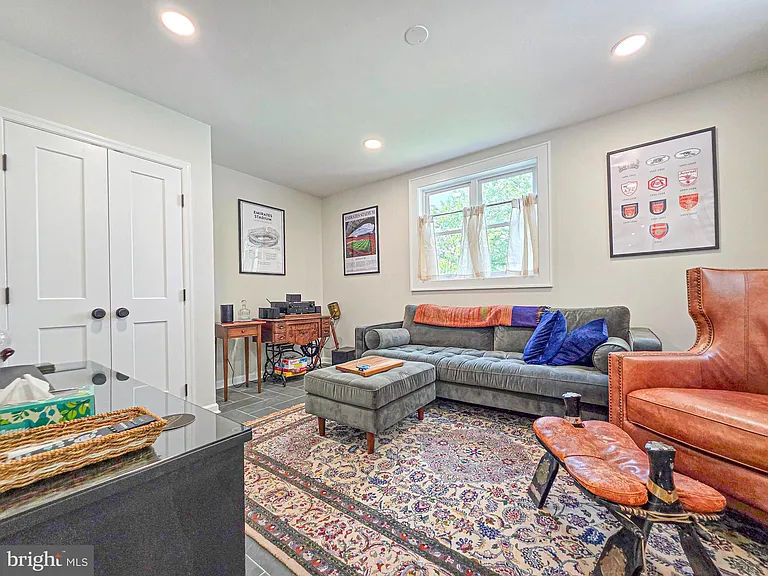 302 E Custis Ave #A — Photo 11