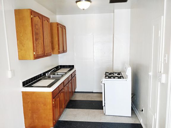 3rd image of 746 S Normandie Ave APT 402