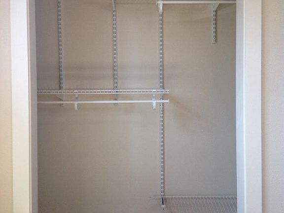 6 bed closet
