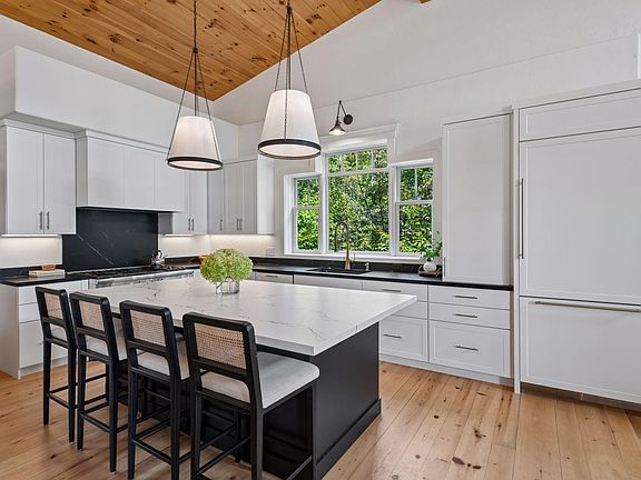4th image of 5140 Greenwood Cir
